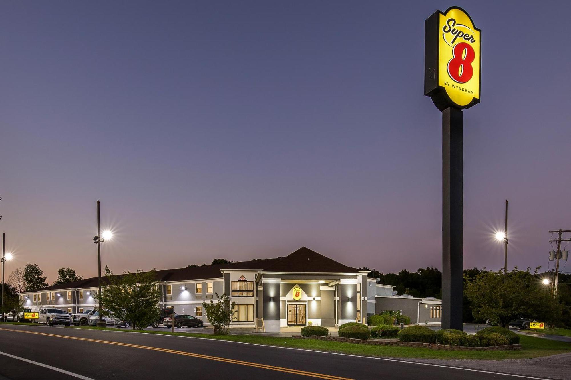 Hotel Super 8 By Wyndham Dickson Zewnętrze zdjęcie