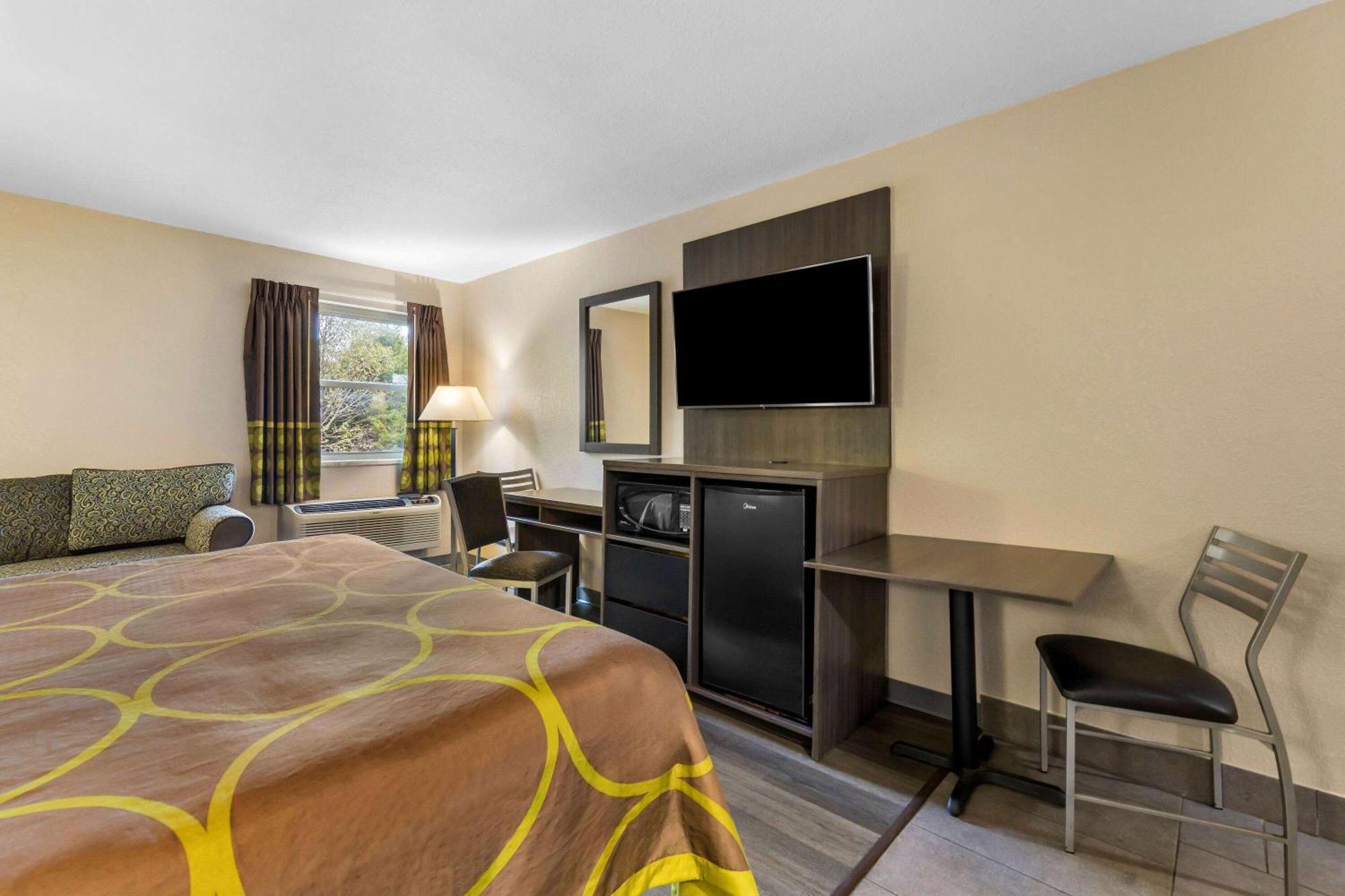 Hotel Super 8 By Wyndham Dickson Zewnętrze zdjęcie