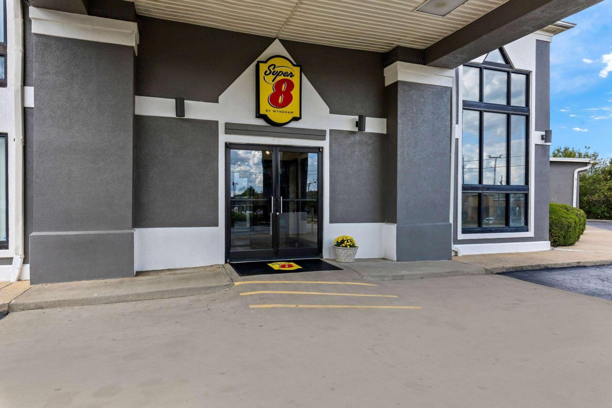 Hotel Super 8 By Wyndham Dickson Zewnętrze zdjęcie